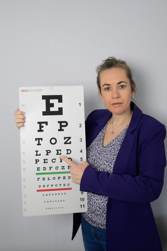 Eye Soulution - Kim with Snellen chart - Improve your eyesight